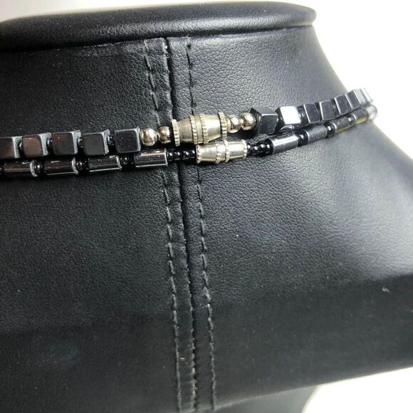 1654 Hematite lot of 2 necklaces and earrings 18" long - Picture 4 of 4